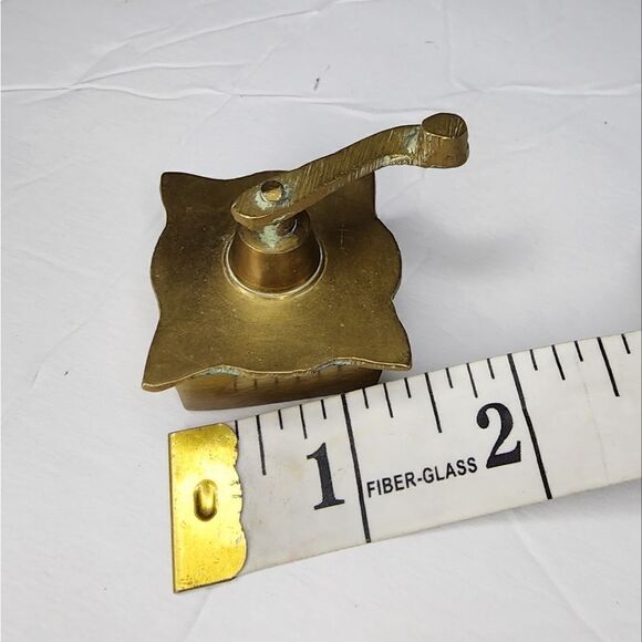 Vintage Brass Mid-Century Hollywood Regency SOLID BRASS miniature coffee grinder - Picture 5 of 5